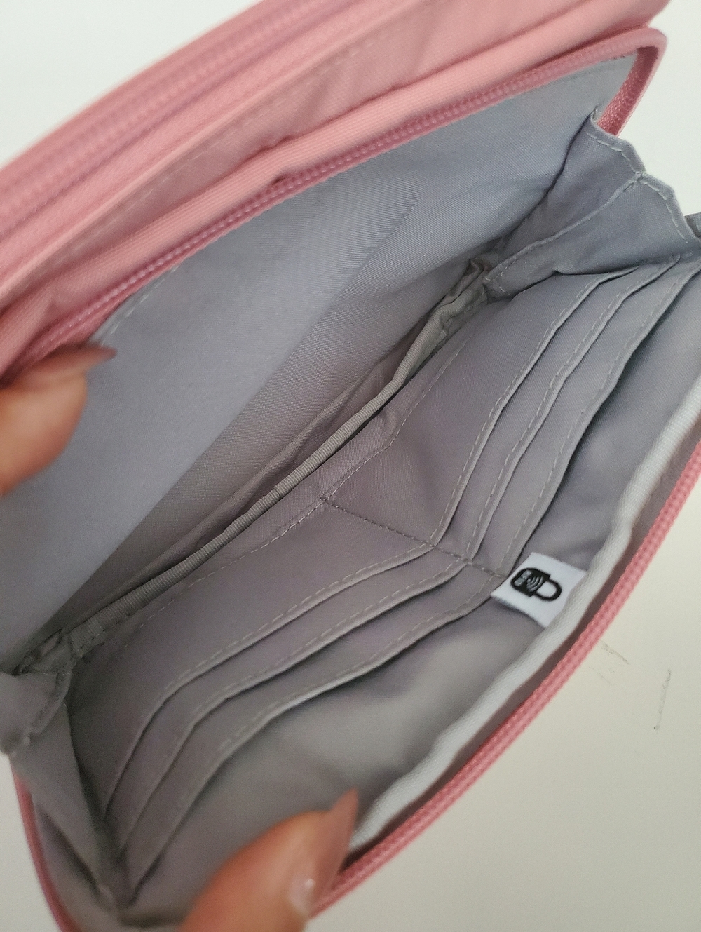 Baggalini Modern Belt Bag With RFID protection - Picture 7 of 13